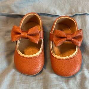 Brown Leather Baby Shoes with Bow, like new